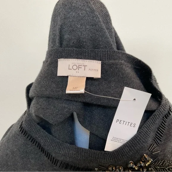 💖HOST PICK💖 NWT Ann Taylor LOFT Dark Gray Top with Beaded Floral Accent - Picture 7 of 8